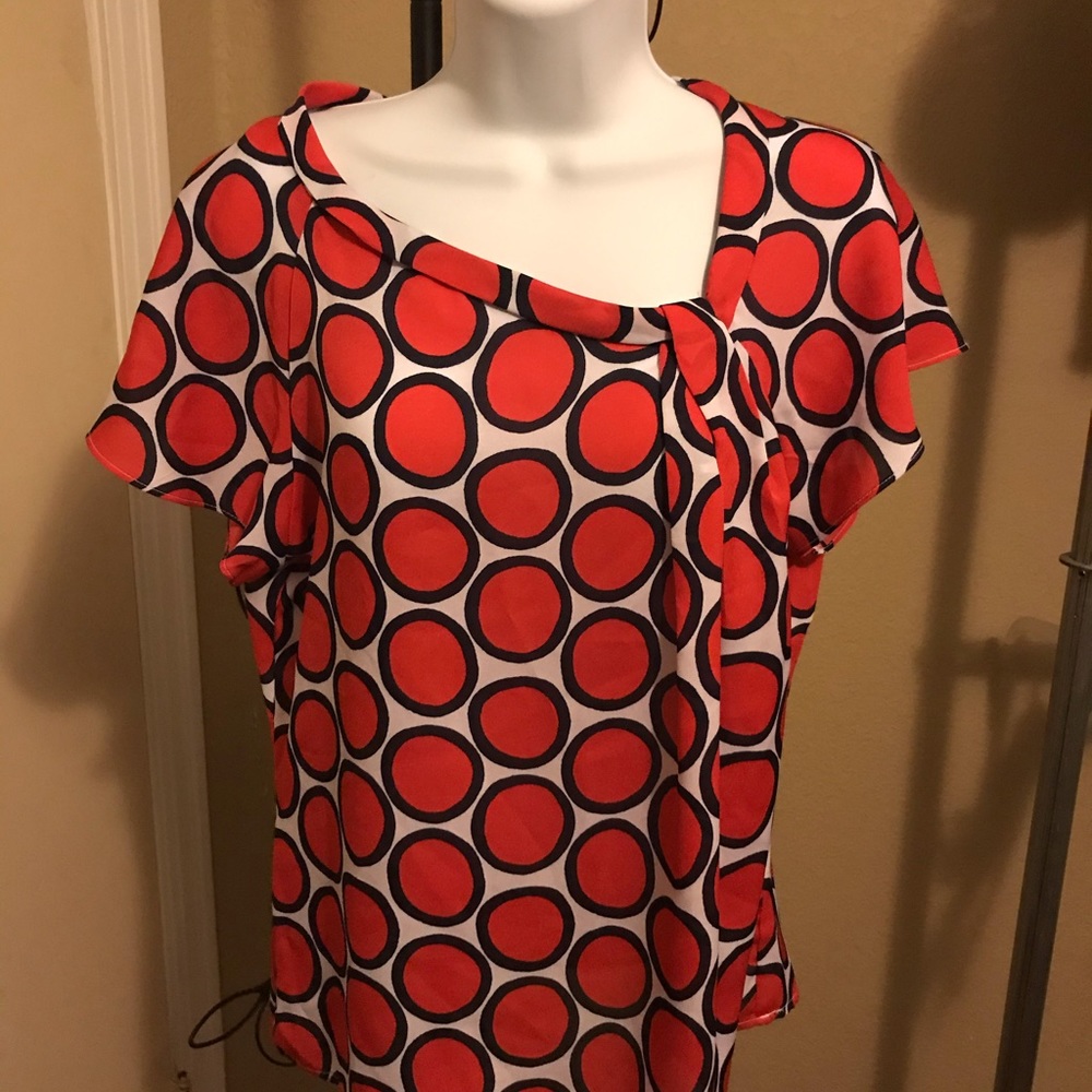 Cute blouse.
